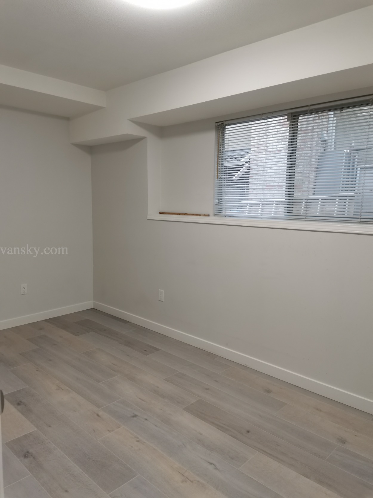 220427115226_bedroom 1- day -1.jpg